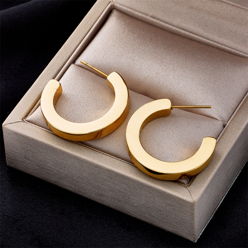 Niche fashion minimalist versatile metal retro temperament advanced C-shaped three-dimensional titanium steel semi-circular simple earrings_voghion.com