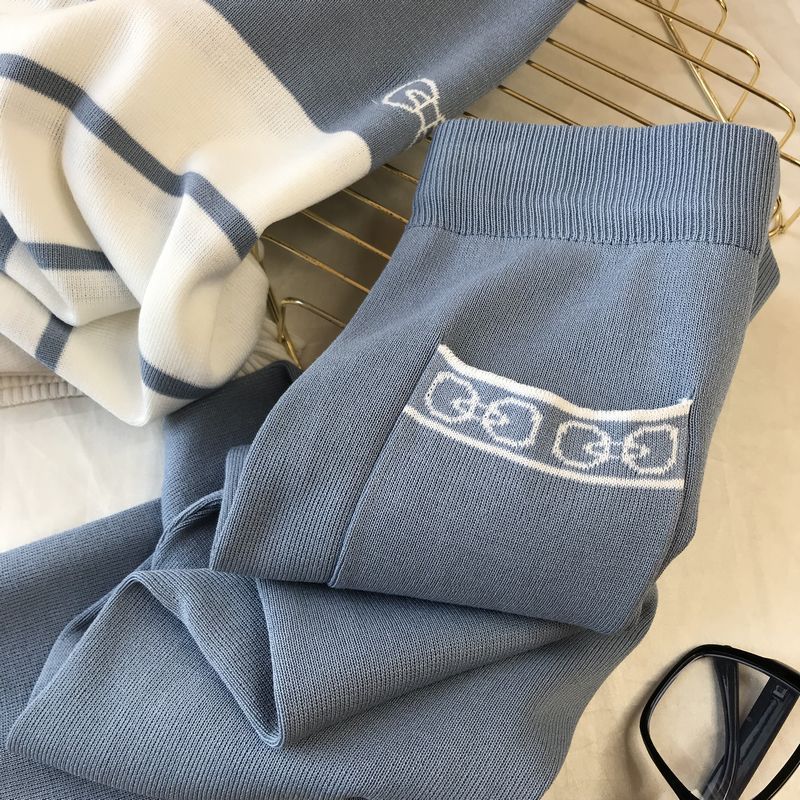 Set van gebreid damestopje met ronde hals, korte mouwen, zoete strik en contrasterende kleur + elastische skinny broek_voghion.com