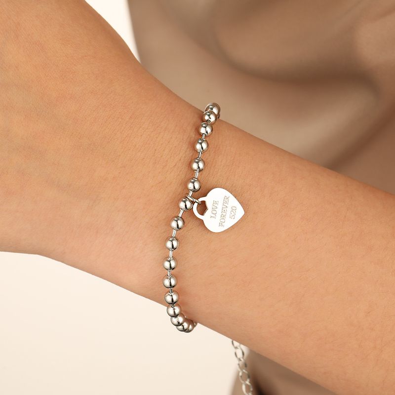 Nuovo ciondolo a forma di cuore, design di nicchia, catena con perline rotonde, bracciale da donna in acciaio al titanio con cuore di pesca._voghion.com
