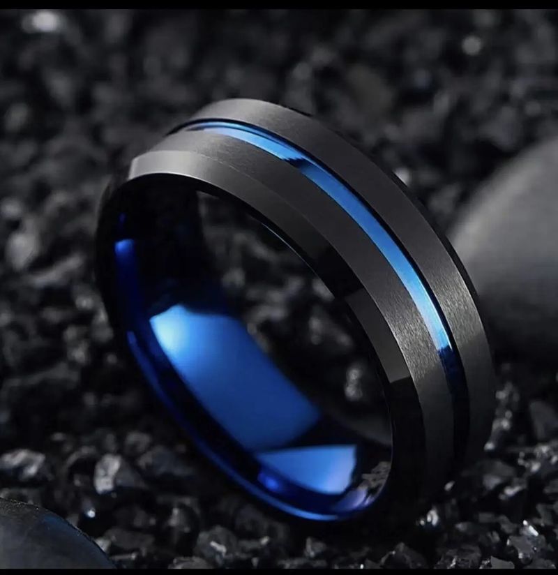 Vendite calde Moda 8mm Nero Tungsteno Nozze Celtico Drago Intarsiato Zircone Anelli In Acciaio Inossidabile per Uomo Anello Blu Fibra di Carbonio_voghion.com