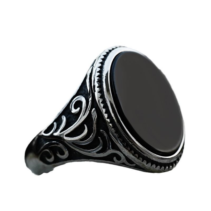Anello Beier in acciaio inox con onice nero intagliato, gioiello alla moda in titanio e acciaio_voghion.com