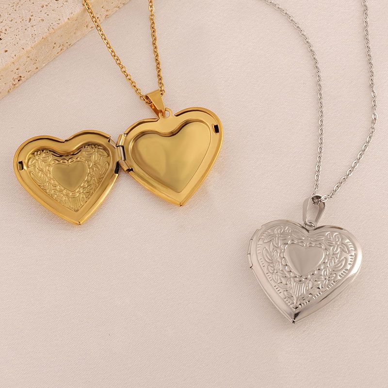 Collana con cornice per foto in titanio, resistente allo sbiadimento, semplice, di alta qualità, per donna, in acciaio inossidabile leggero e alla moda, con cuore in rilievo_voghion.com