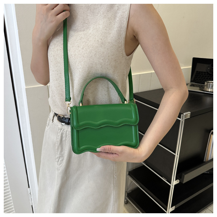 2023 neue Heiße Verkauf Geprägte Einfarbig Edition Mode Retro Casual Einfache Handheld Eine Schulter Umhängetasche Kleine Quadratische Tasche_voghion.com