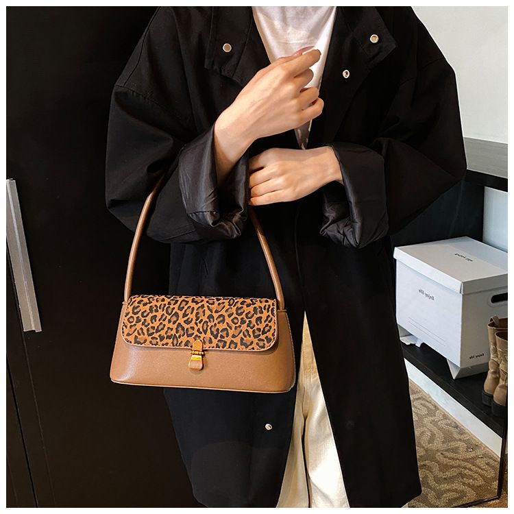 Matte underarm high-end women's 2024 leopard print patchwork shoulder bag, fashionable and personalized handbag_voghion.com