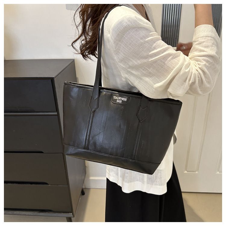 Commuter 2024 new trendy tote with simple temperament and large capacity shoulder bag for women_voghion.com