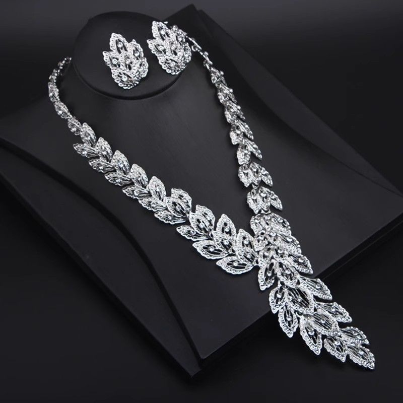 Collana esagerata in lega con clavicola e strass di piume per abiti da sposa, accessori da sposa, orecchini_voghion.com