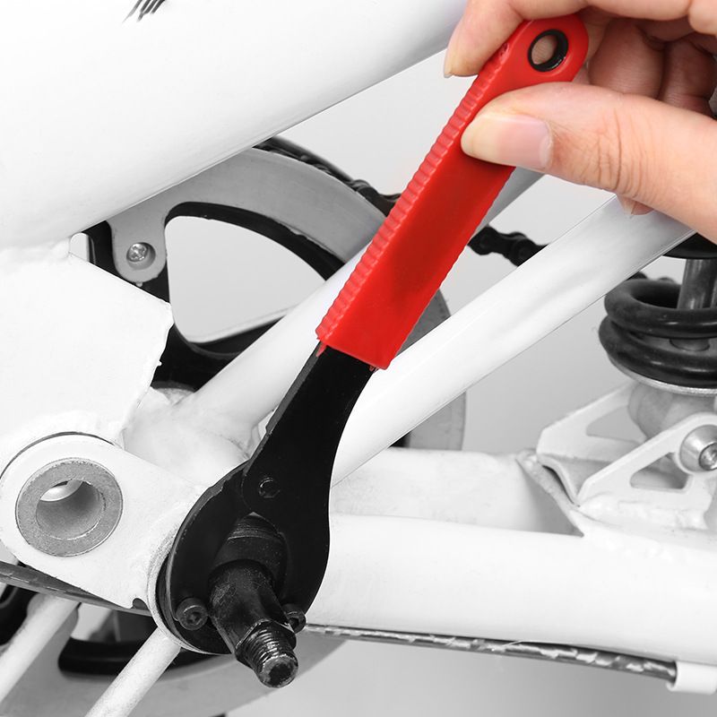 Installation et démontage de la bague de blocage du volant d'inertie du vélo, de la clé en forme de huit, de la cuvette d'essieu, du t de VTT, de la réparation_voghion.com