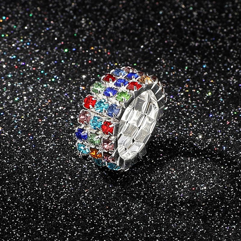Anello da sposa elastico con diamanti colorati e intarsiati a più file per donna_voghion.com