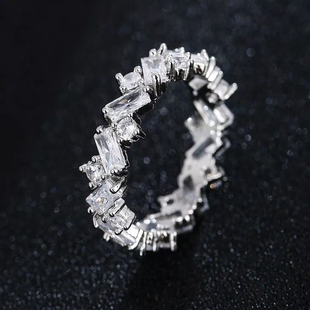 High-Quality Copper Inlaid Full Diamond Silver-Plated Zircon For Women Bride Bridesmaid Wedding Ring Engagement Band_voghion.com