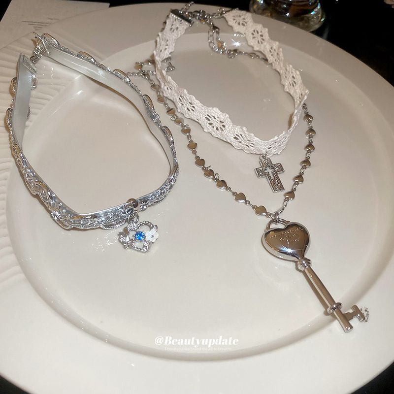 Collana con ciondolo a forma di cuore con pizzo in pelle, clavicola leggera, catena da collo di lusso di alta qualità per le donne_voghion.com
