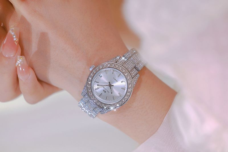 New light luxury ladies aqua ghost fashion temperament small square diamond calendar watch_voghion.com