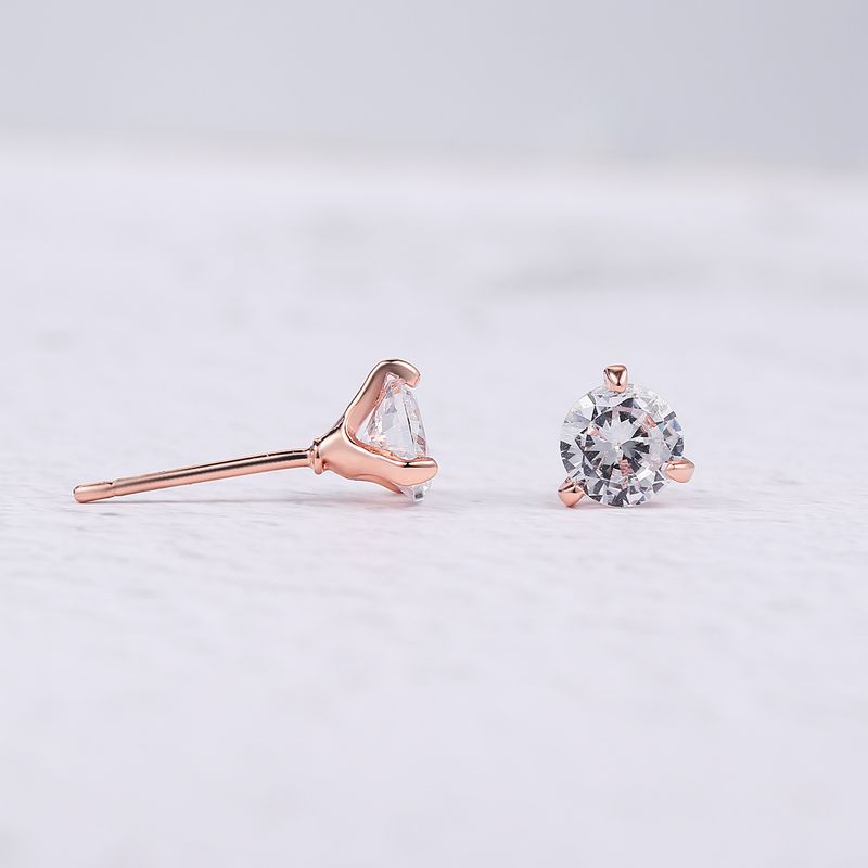 Orecchini unisex semplici e freschi a tre griffe rotondi con diamanti piccoli orecchini_voghion.com