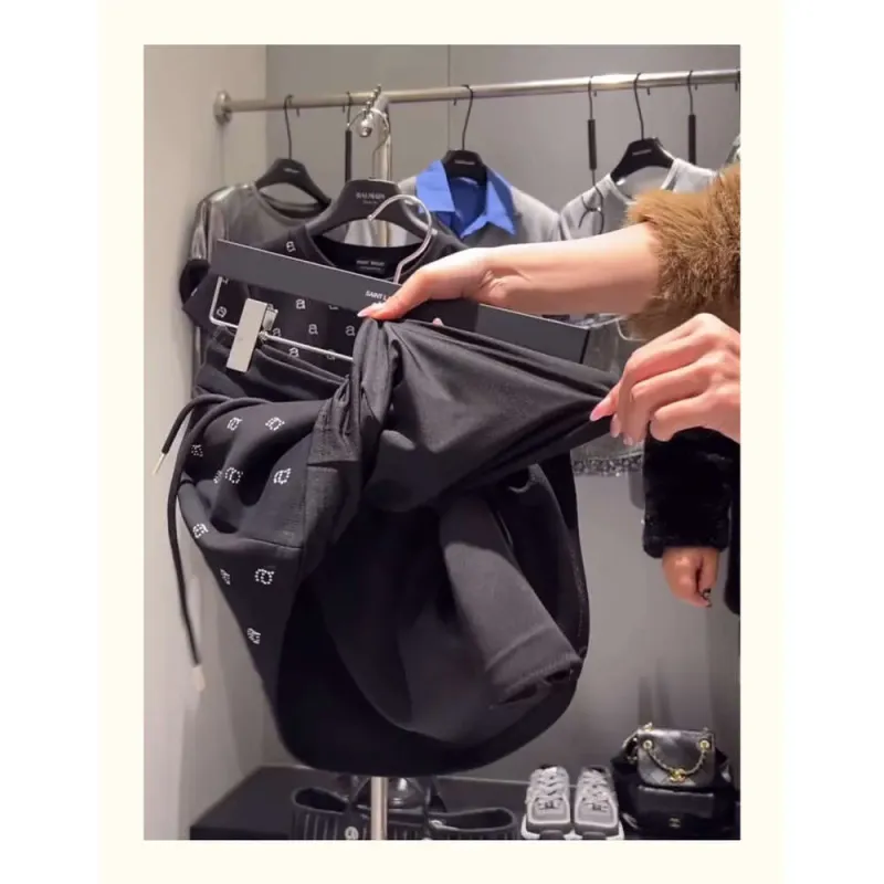 Ensemble deux pièces tendance, style coréen haut de gamme, été 2024, coupe décontractée et amincissante._voghion.com