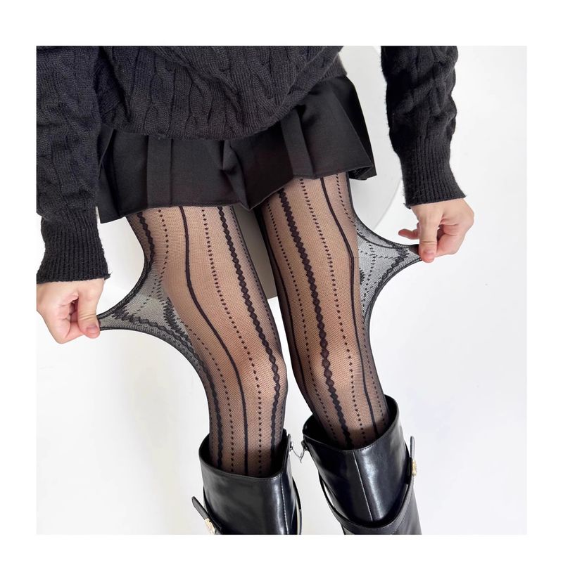 Rajstopy z koronki wiktoriańskiej – barokowe pończochy z siateczki w paski dla Lolity i Dark Academii (czarno-biało-lawendowe, rozmiar uniwersalny)_voghion.com