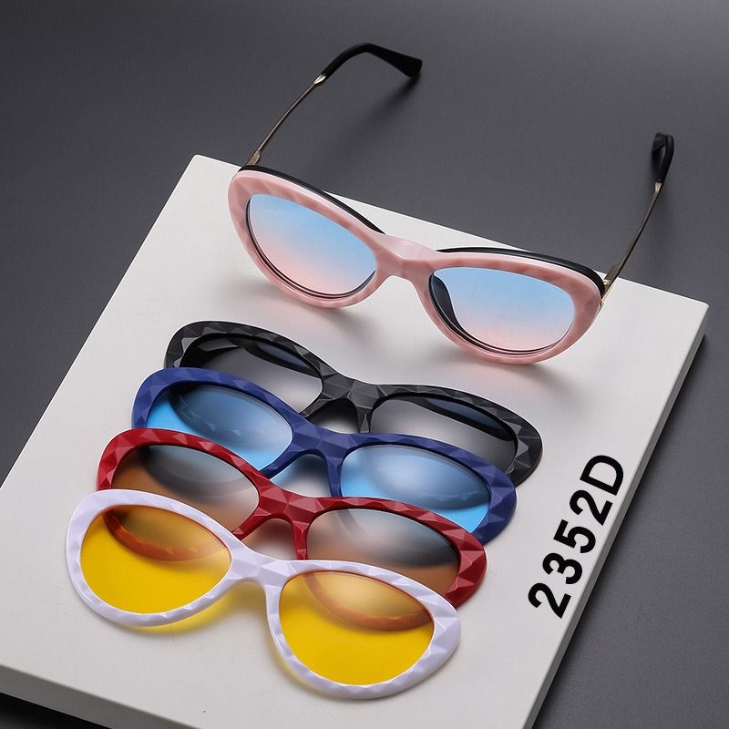 Nieuw binnen 6 in 1 brilmontuur voor dames met 5 stuks clip-on gepolariseerde zonnebrillen magnetische bril voor dames computer optisch 2352D_voghion.com