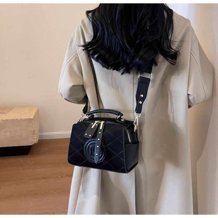 Trendy Shoulder Bags Newly Launched Top-quality, Elegant Fashionable and Popular Handbags Cross-body Bags for Women for Shopping and Dating_voghion.com