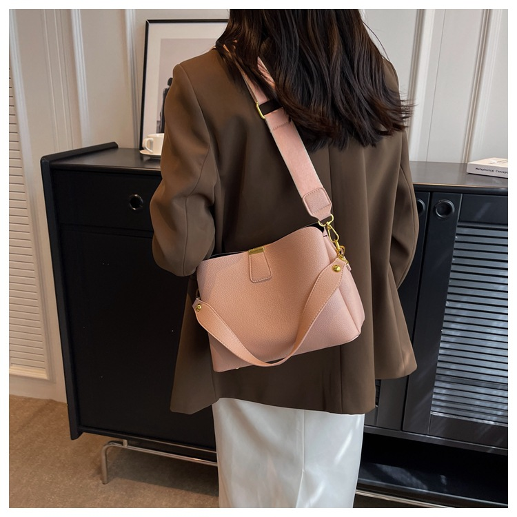Årets 2024 nya väskor är trendiga, fashionabla och populära väskor, handväskor, high-end, utländska, mångsidiga, cross-body bucket-väskor_voghion.com
