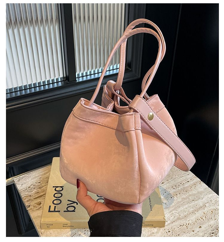 2024 Nouveau cadeau d'anniversaire de style esthétique haut de gamme pour femmes, seau à main à une épaule tendance et polyvalent à la mode_voghion.com