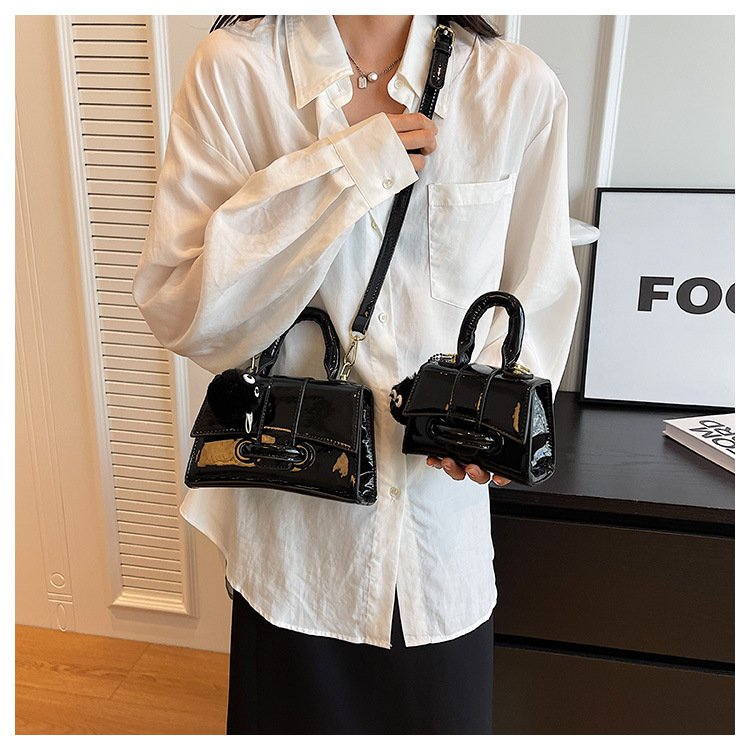 Sac explosif populaire de cette année pour dames 2023 nouveau sac de messager de chaîne portable de banlieue en argent de niche haut de gamme_voghion.com