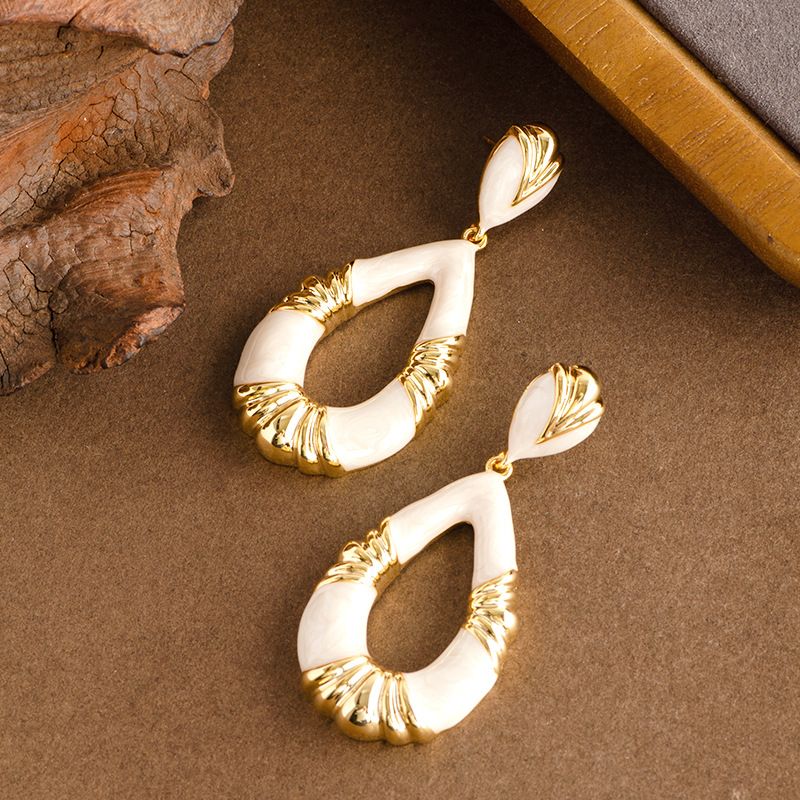 Elegante e lussuoso, stile antico, smalto a goccia, a forma di goccia cava, per donne con un temperamento di nicchia, di alta qualità._voghion.com