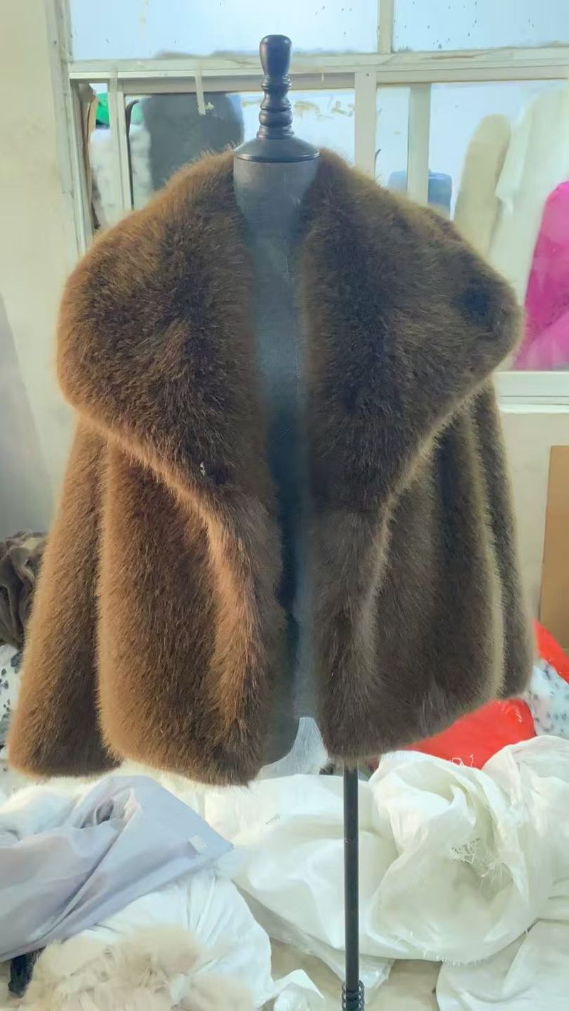 Damen Kunstpelzjacke mit übergroßem Revers, flauschiger lässiger Fuchspelzmantel, elegante Winteroberbekleidung für Damen_voghion.com