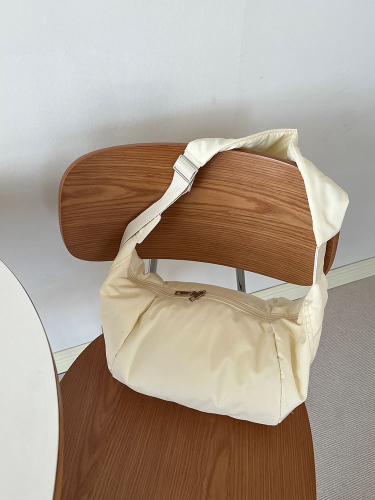 Crossbody für Damen im Herbst Winter 2024, neue Baumwoll-Freizeittasche, Daunenknödel, große Kapazität, einfach und_voghion.com