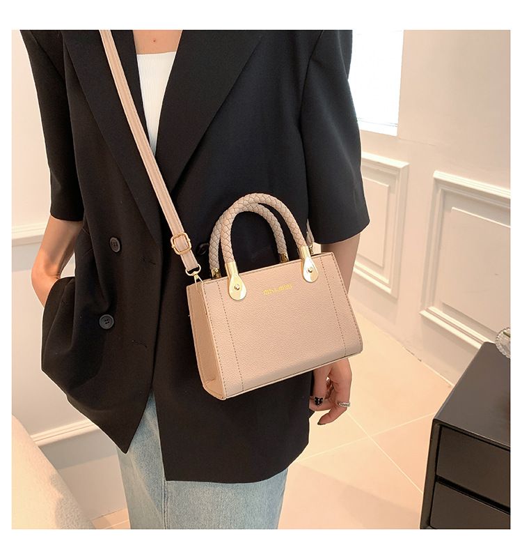 2024 Sommer Neue Mode Weben Handtasche Einzelne Schulter Crossbody Kleine Quadratische Damentasche Mischreihe_voghion.com