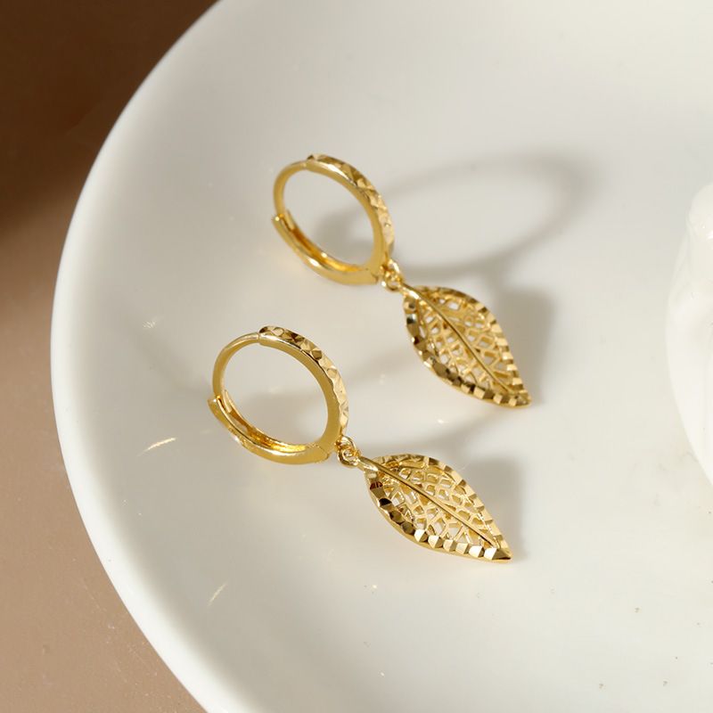 Orecchini in argento sterling con foglia lampeggiante, fibbia per orecchini, luce, lusso, autunno e inverno, stile di nicchia, orecchini da donna, gioielli di alta gamma_voghion.com