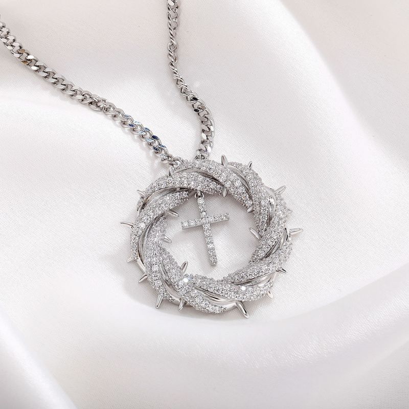 Collana con ciondolo a croce intrecciata alla moda da donna con micro pavé di zirconi in oro/argento, pezzo distintivo in stile hip-hop_voghion.com