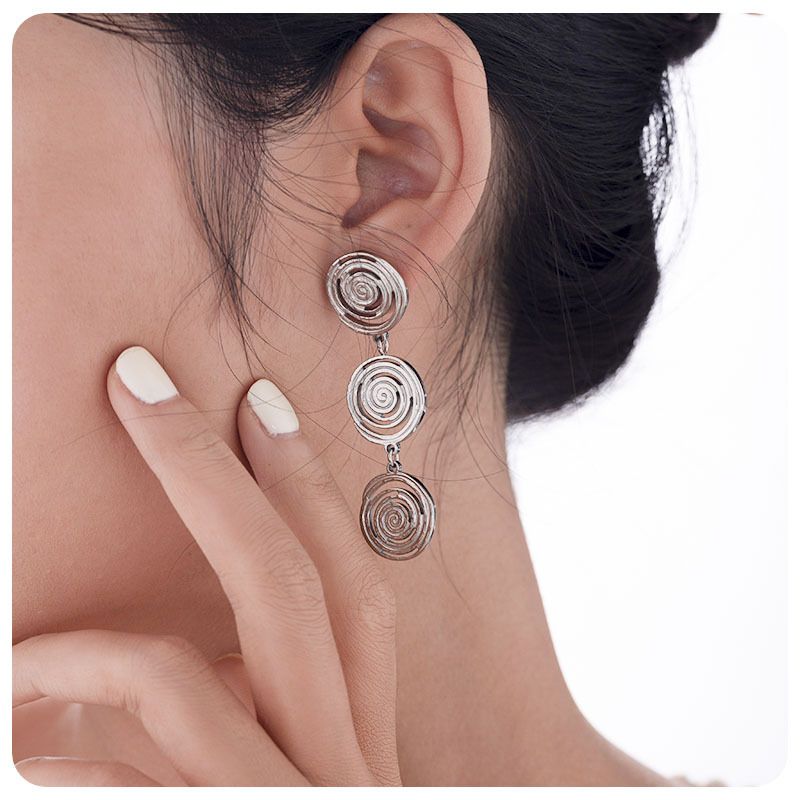 orecchini in acciaio inossidabile con personalità rotonda e filo, orecchini in acciaio al titanio di vendita calda da donna_voghion.com
