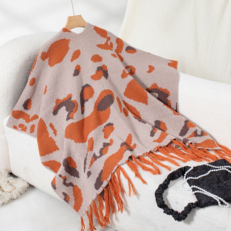 Capa de punto con borlas y estampado de leopardo en contraste para mujer Capa de suéter suelta de talla grande para otoño-invierno_voghion.com