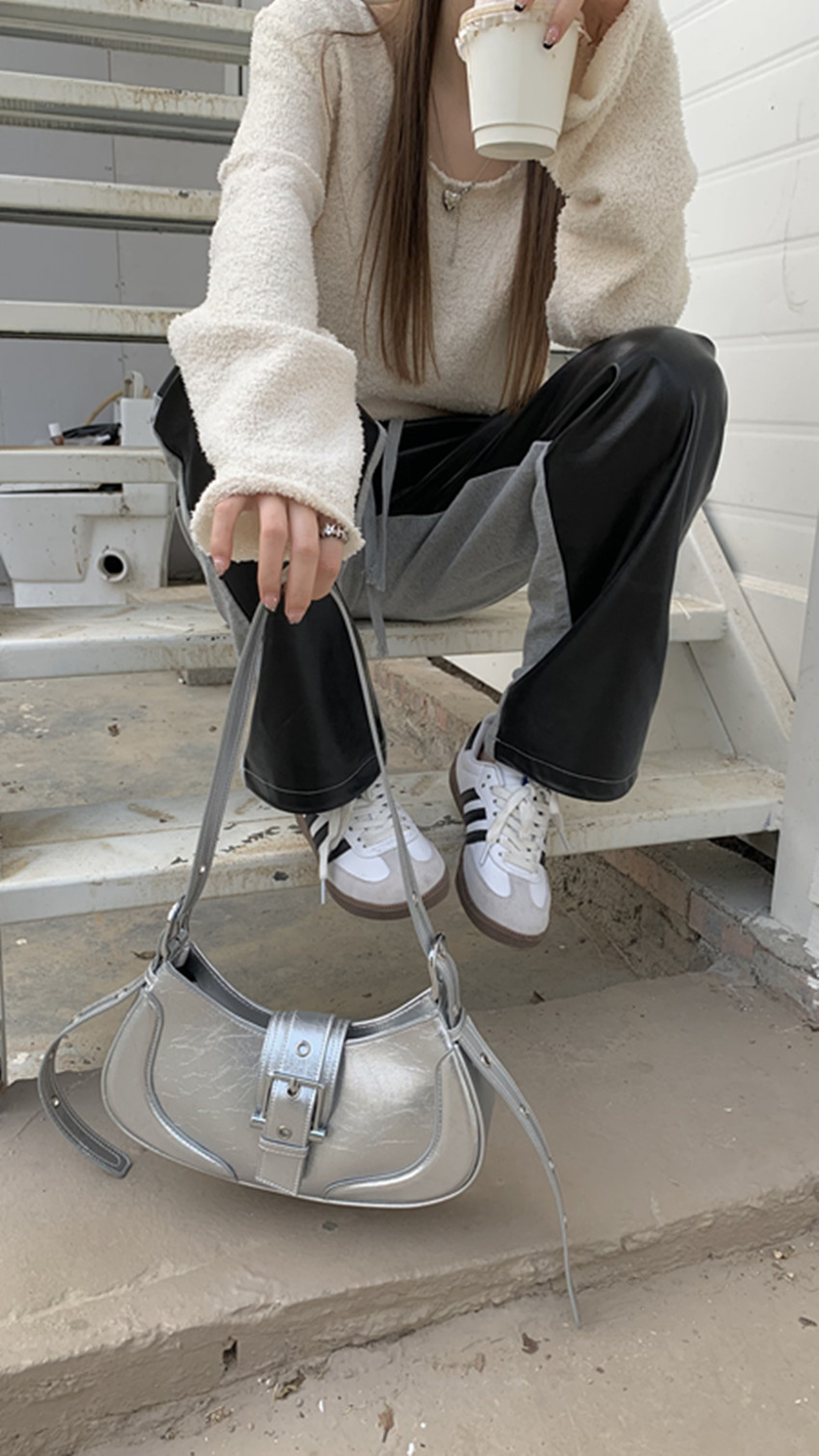 Lo stesso blogger coreano di Instagram per l'estate 2023 da donna nuova borsa sottobraccio per ragazza piccante, borsa a tracolla monospalla di nicchia_voghion.com
