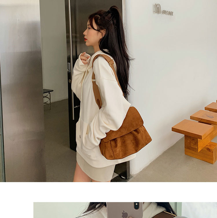 Niche-ontwerp Hoogwaardige herfst- en wintertas Dames Messenger-tas met grote capaciteit Schoudertas Damestas Grote tas Fluwelen forenzentas_voghion.com