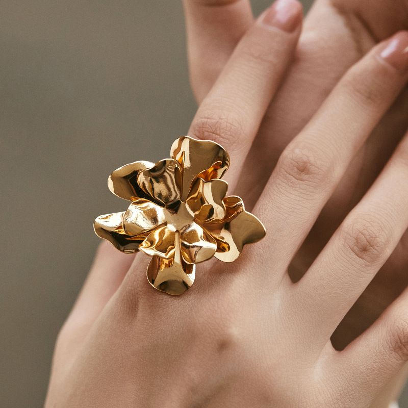 Anello con fiore francese, colore preservato, rame placcato con vero oro K, design della personalità, metallo irregolare, sensazione di temperamento creativo_voghion.com