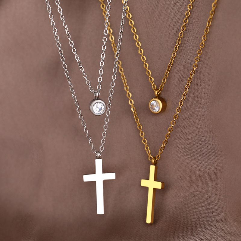 Collana con croce di personalità di nuovo stile in acciaio inossidabile con perline di zircone intarsiate e catena per clavicola di perle impilabili a strati_voghion.com