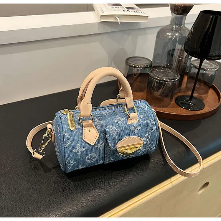 Nuovo designer per borse a cuscino da donna in denim intrecciato, borsa a mano, tracolla, moda trendy, borsa blu da donna_voghion.com