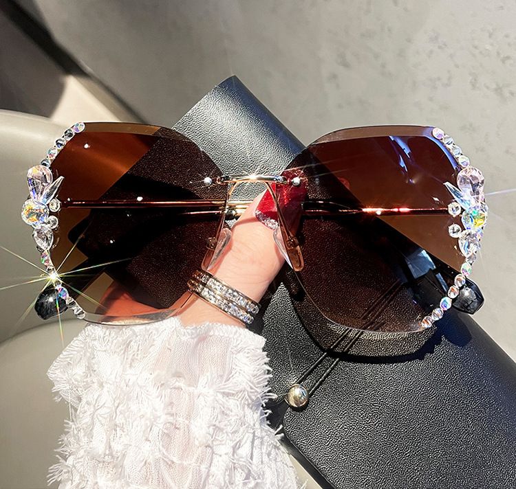 Unisex Fashion Round Diamond Studded Sunglasses Sun Protection Sunglasses Outdoor Rhinestone Glasses_voghion.com