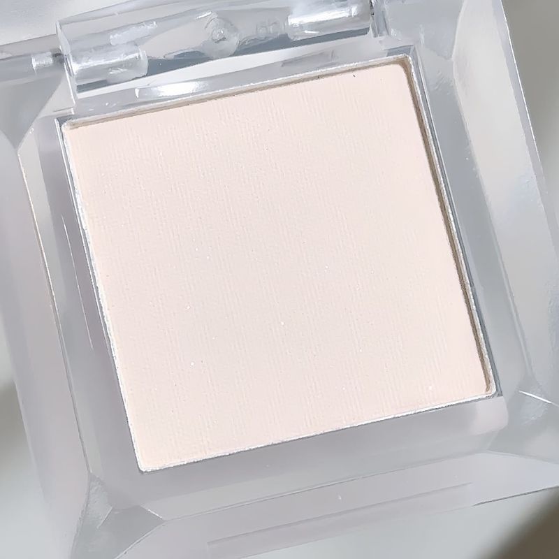 Poudre de plaque fumée monochrome mate et brillante, délicate et durable, éclaircissante naturellement pour les yeux à la dopamine_voghion.com