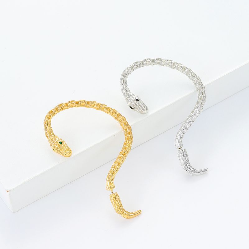 Twisted Hook Snake-Shaped Punk Exaggerated Niche Couple Design Sense Earrings Elegant Ear Jewelry_voghion.com