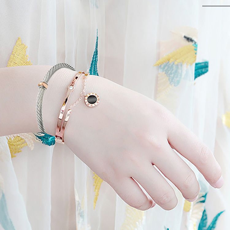Pulsera de acero inoxidable con cuerda de alambre de acero de titanio y dos colores abiertos_voghion.com