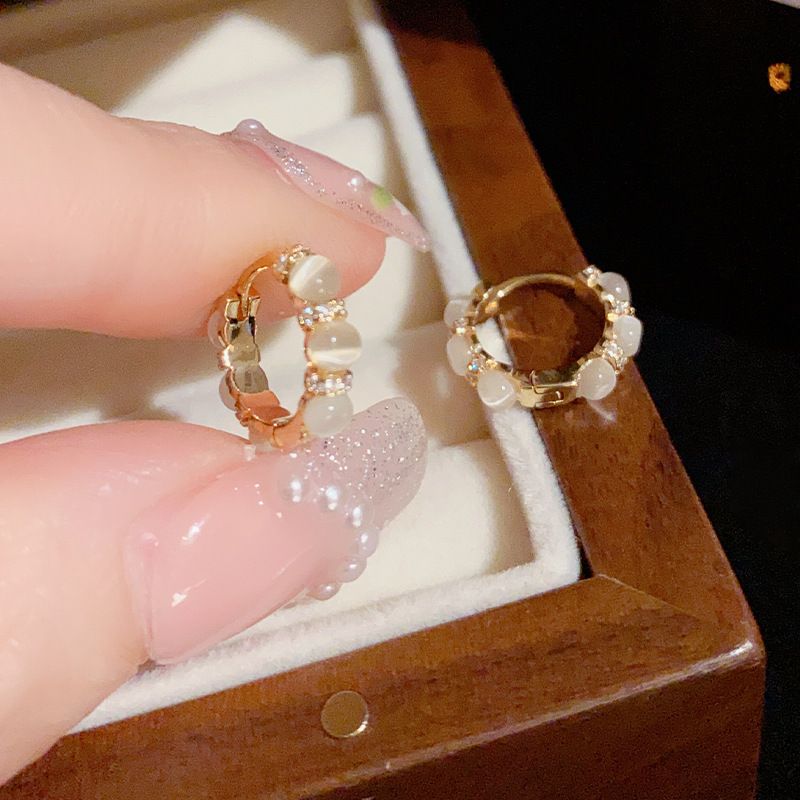 Brincos de orelha com pedra olho de gato pequena, simples e transparente, mesmo estilo, para mulheres, design de nicho, brincos de moda requintados_voghion.com