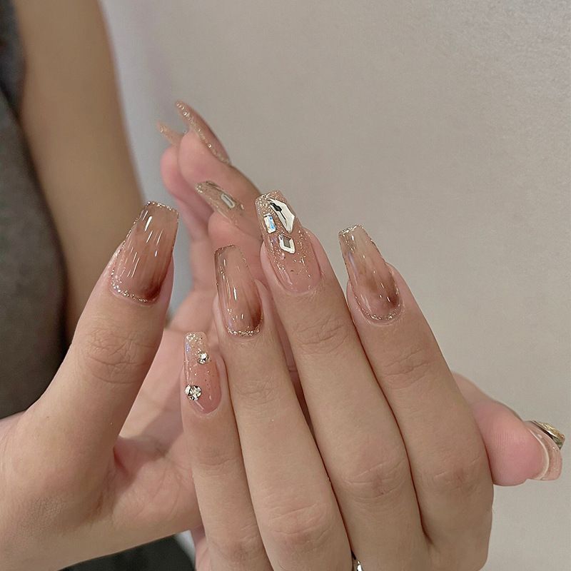 Herbst und Winter Maillard Salon Caram Amber Halo Dye Shiny Diamond Zeigt Weiß Temperament Stick Tragen Nagel_voghion.com