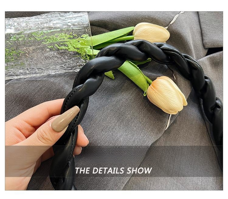 2023 new trendy texture shoulder bag fashion color contrast woven twist shoulder strap underarm bag_voghion.com