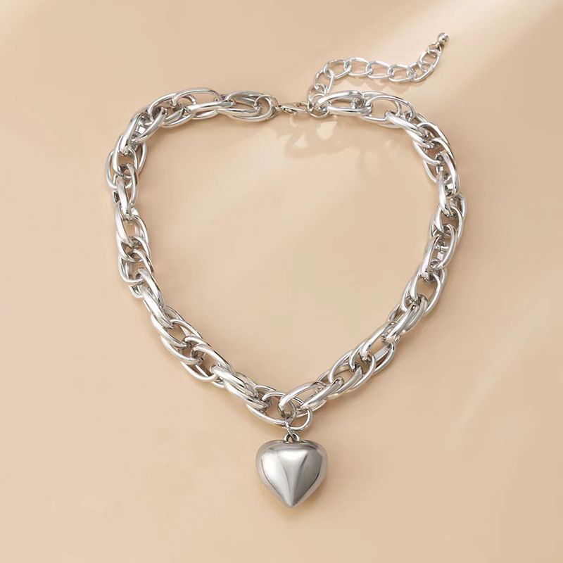 Cold Style Hollow Out Thick O-shaped Necklace With Exaggerated Love And Niche Pendant Accessories_voghion.com