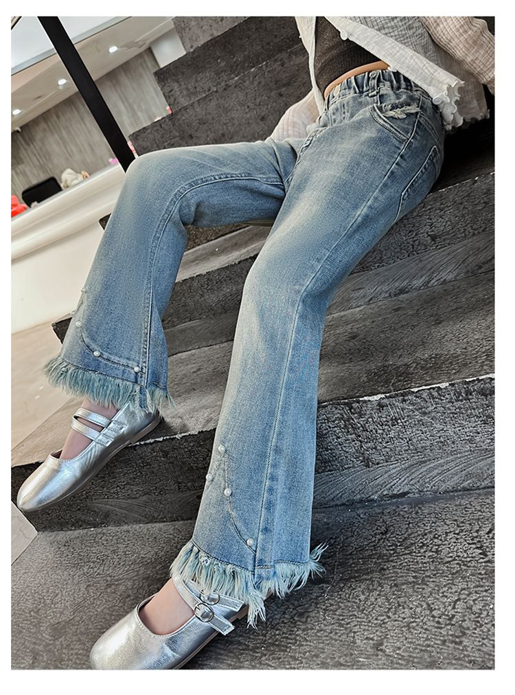 Ropa para niños Niñas 2024 primavera y otoño nuevos modelos para niñas medianas y grandes elegantes pantalones acampanados de mezclilla con borde sin rematar con borlas de perlas_voghion.com