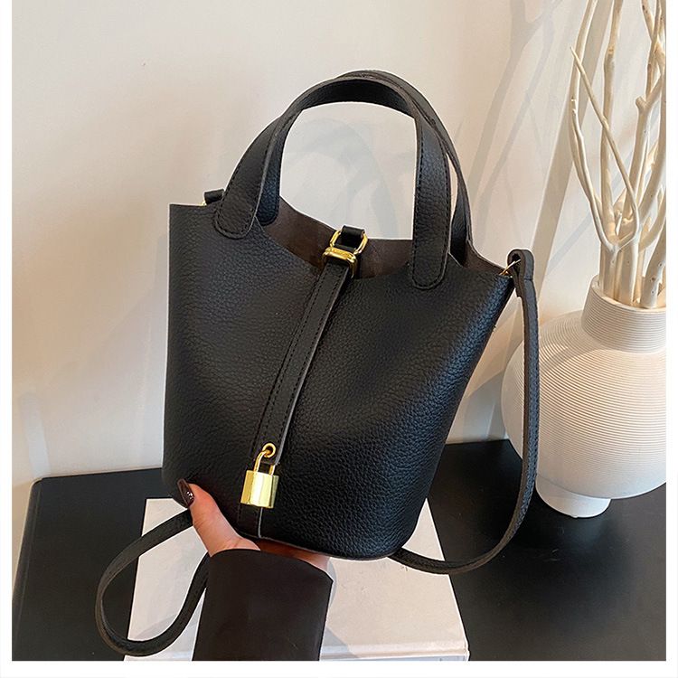 2025 New Fashion Handheld Basket Women's Bucket Trendy Crossbody Bag Simple Casual Large Capacity_voghion.com
