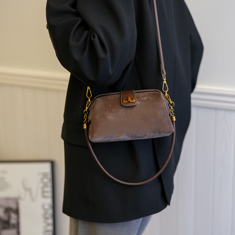 Small and luxurious lock buckle shell new single shoulder crossbody suede dumpling bag, frosted leather clip bag_voghion.com