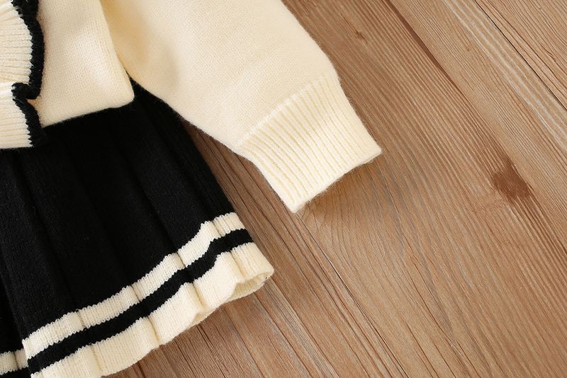 Pull pour fille 2024 automne/hiver nouveau style Swe et occidental bébé fille aime tricoter à manches longues jupe courte deux pièces_voghion.com