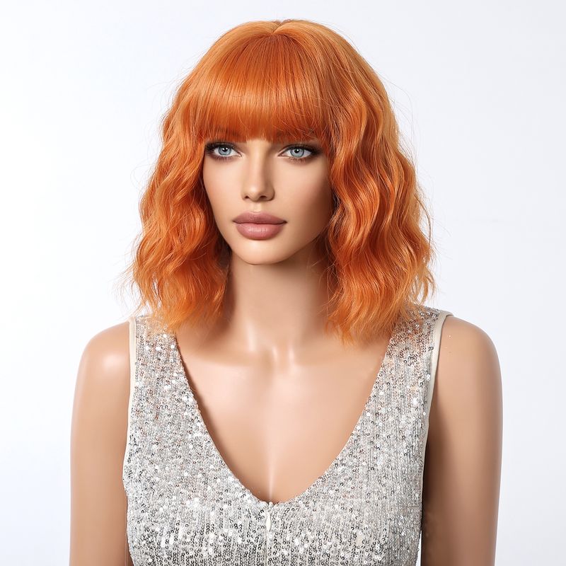 Parrucche corte ondulate morbide con frangia Cosplay Zenzero Arancione Parrucche sintetiche colorate per capelli da donna per feste Fibra ad alta temperatura_voghion.com