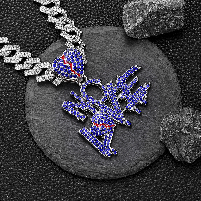 Pieni ja ainutlaatuinen värillinen NO LOVE Full Letter Pendant Diamond Kuuban kaulakoru koruja_voghion.com